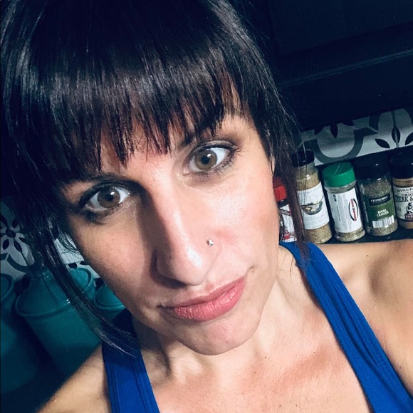 Meet your Posher, Jennifer - Picture 3 of 5